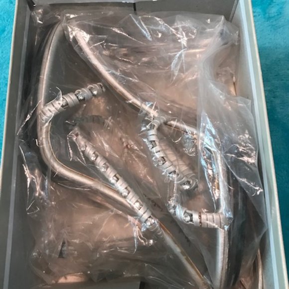 Michael Antonio Silver Satin Heels Size 6-1/2 *NEW 🎀 - Picture 7 of 7